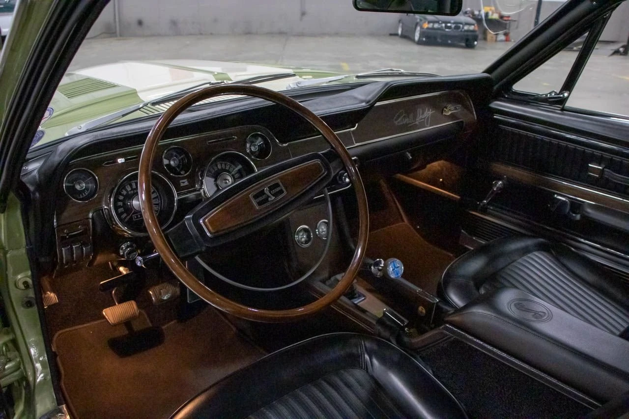 Steering wheel and cabin of the 1968 Ford Mustang GT500KR